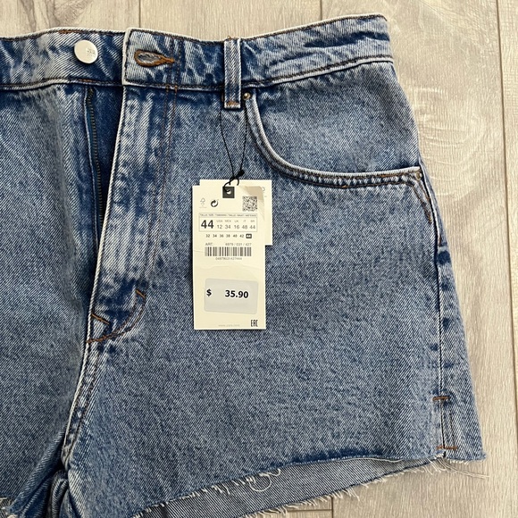 Zara High Rise Denim Shorts - Picture 3 of 9